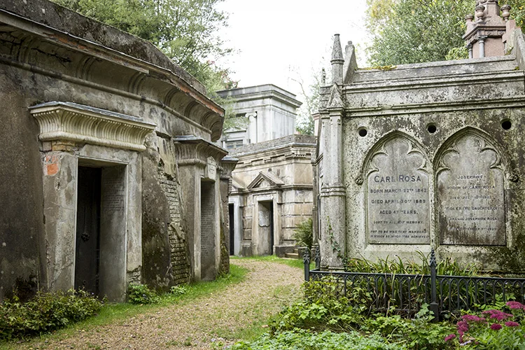 Highgate Cemetery | The Last Home of the Famous and Infamous